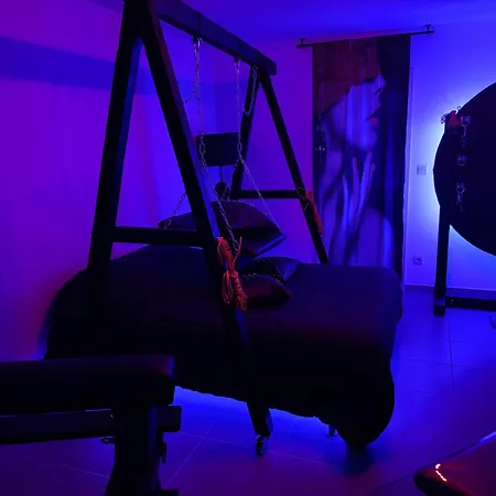Apartmán L'atelier Kuroi - Bdsm - Balancoire, Banc De Fessee, Cage, Croix, Tantra