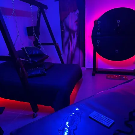L'atelier Kuroi - Bdsm - Balancoire, Banc De Fessee, Cage, Croix, Tantra Apartment *