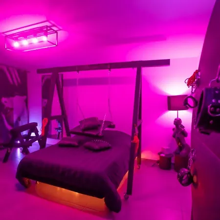 L'atelier Kuroi - Bdsm - Balançoire, Banc De Fessée, Cage, Croix, Tantra *