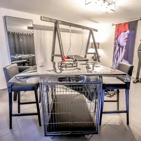L'atelier Kuroi - Bdsm - Balançoire, Banc De Fessée, Cage, Croix, Tantra *