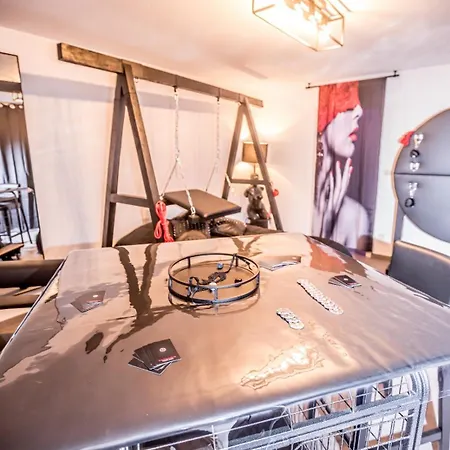 Apartmán L'atelier Kuroi - Bdsm - Balancoire, Banc De Fessee, Cage, Croix, Tantra