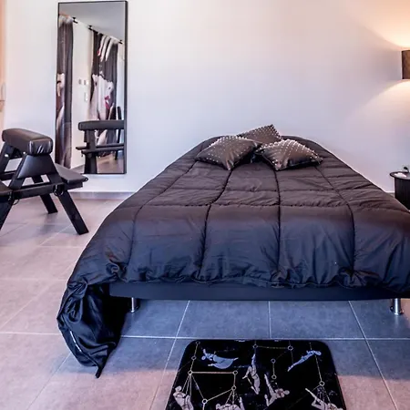 L'atelier Kuroi - Bdsm - Balancoire, Banc De Fessee, Cage, Croix, Tantra Apartment