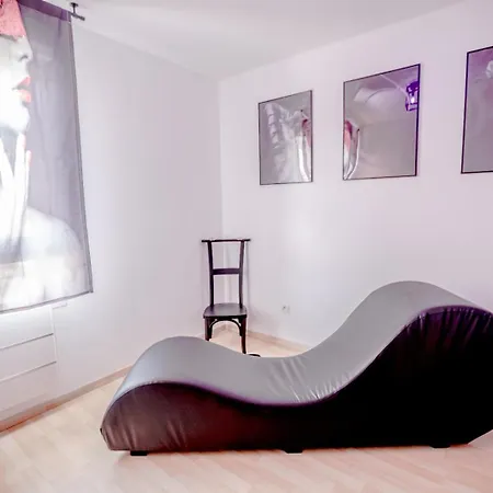 L'atelier Kuroi - Bdsm - Balancoire, Banc De Fessee, Cage, Croix, Tantra