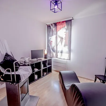 Apartment L'atelier Kuroi - Bdsm - Balancoire, Banc De Fessee, Cage, Croix, Tantra