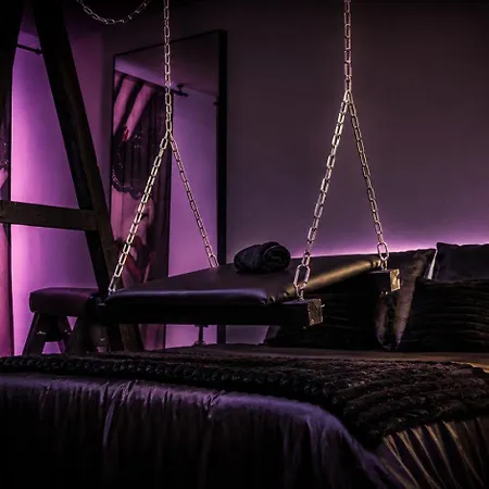 L'atelier Kuroi - Bdsm - Balancoire, Banc De Fessee, Cage, Croix, Tantra