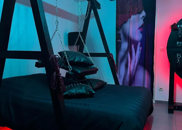 L'atelier Kuroi - Bdsm - Balancoire, Banc De Fessee, Cage, Croix, Tantra Lägenhet Walbourg
