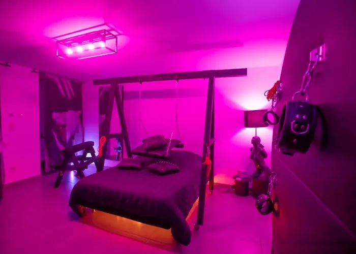 L'atelier Kuroi - Bdsm - Balancoire, Banc De Fessee, Cage, Croix, Tantra *