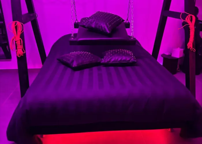 L'atelier Kuroi - Bdsm - Balancoire, Banc De Fessee, Cage, Croix, Tantra Lägenhet Walbourg