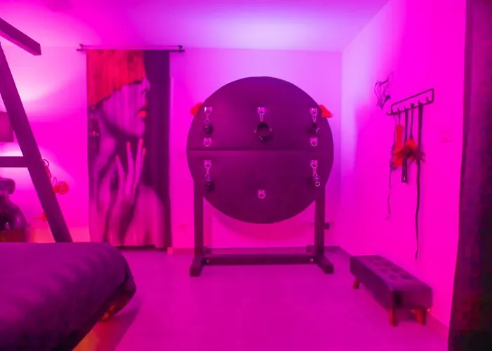L'atelier Kuroi - Bdsm - Balancoire, Banc De Fessee, Cage, Croix, Tantra Lägenhet *