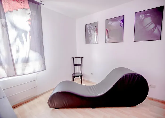 L'atelier Kuroi - Bdsm - Balancoire, Banc De Fessee, Cage, Croix, Tantra