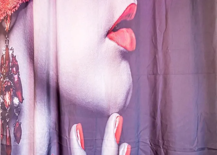 L'atelier Kuroi - Bdsm - Balancoire, Banc De Fessee, Cage, Croix, Tantra